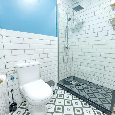 Beams & Bricks Apartment *