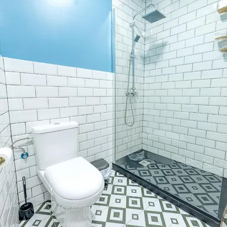 Beams & Bricks アパート *